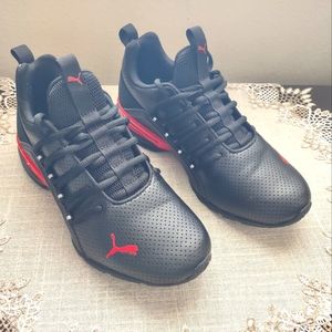 Puma Junior Axelion Perf Metallic Black Red Sneakers Size 6C - Like New
